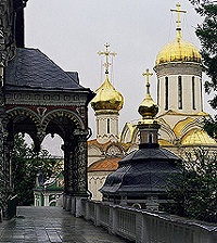 Святейший Патриарх Кирилл совершил Пасхальную вечерню в Успенском соборе Троице-Сергиевой лавры