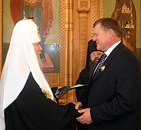 Святейший Патриарх Алексий вручил награды благотворителям Свято-Данилова монастыря Святейший Патриарх Алексий вручил награды благотворителям Свято-Данилова монастыря