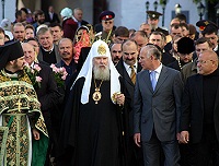 Святейший Патриарх Алексий совершил Божественную литургию в Свято-Успенском Иосифо-Волоцком монастыре Святейший Патриарх Алексий совершил Божественную литургию в Свято-Успенском Иосифо-Волоцком монастыре
