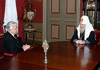 Состоялась встреча Святейшего Патриарха Алексия с послом Украины Н. П. Белоблоцким Состоялась встреча Святейшего Патриарха Алексия с послом Украины Н. П. Белоблоцким