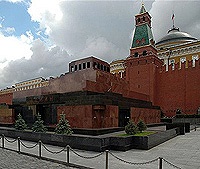 Пребывание тела Ленина в мавзолее противоречит традициям русской культуры, считает протоиерей Всеволод Чаплин