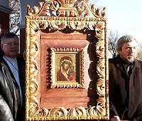 В Высоко-Петровский монастырь из США возвращен чудотворный список Казанской иконы Божией Матери В Высоко-Петровский монастырь из США возвращен чудотворный список Казанской иконы Божией Матери