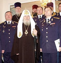 Святейший Патриарх Московский и всея Руси Алексий II посетил штаб Дальней авиации Военно-воздушных сил России и совершил молебен в часовне-памятнике св. пророка Илии Святейший Патриарх Московский и всея Руси Алексий II посетил штаб Дальней авиации Военно-воздушных сил России и совершил молебен в часовне-памятнике св. пророка Илии