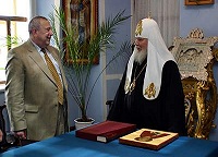 Состоялась встреча Святейшего Патриарха Московского и всея Руси Алексия II с министром атомной энергетики Российской Федерации А.Ю.Румянцевым
