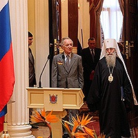 Состоялась церемония награждения знаком &laquo;Почетный гражданин Санкт-Петербурга&raquo; митрополита Владимира и Юрия Темирканова