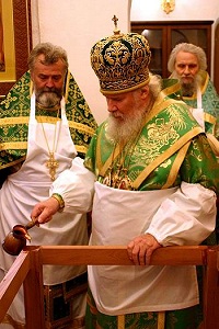 Святейший Патриарх Алексий совершил чин великого освящения храма св. Пантелеимона при Центральном клиническом госпитале Федеральной службы безопасности Российской Федерации Святейший Патриарх Алексий совершил чин великого освящения храма св. Пантелеимона при Центральном клиническом госпитале Федеральной службы безопасности Российской Федерации