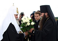 Святейший Патриарх Московский и всея Руси Алексий II прибыл в Саров для участия в торжествах по случаю 300-летия Саровской Успенской пустыни Святейший Патриарх Московский и всея Руси Алексий II прибыл в Саров для участия в торжествах по случаю 300-летия Саровской Успенской пустыни