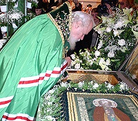Святейший Патриарх совершил Всенощное бдение с чтением акафиста в Троицком соборе в Дивеево Святейший Патриарх совершил Всенощное бдение с чтением акафиста в Троицком соборе в Дивеево