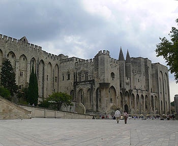 Папский дворец в Авиньоне