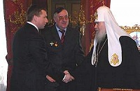 Святейший Патриарх Алексий II встретился с авторами телевизионного проекта «Поезд милосердия» Святейший Патриарх Алексий II встретился с авторами телевизионного проекта «Поезд милосердия»