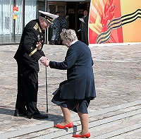 Женщина и война (Телепрограмма, 08.05.06) (комментарий в свете веры)