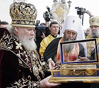 В Храме Христа Спасителя Святейший Патриарх возглавил Всенощное бдение и встречу ковчега с десницей Предтечи и Крестителя Господня Иоанна В Храме Христа Спасителя Святейший Патриарх возглавил Всенощное бдение и встречу ковчега с десницей Предтечи и Крестителя Господня Иоанна