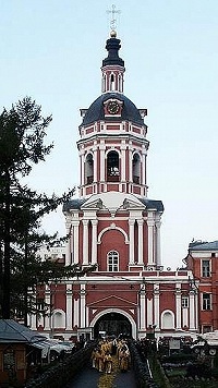 Святейший Патриарх Алексий совершил Божественную литургию в Большом соборе Донского монастыря в день памяти св. Апостола и Евангелиста Иоанна Богослова и св. Тихона, Патриарха Всероссийского