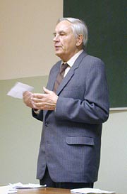 Избиение младенцев – век XXI (Телепрограмма, 11.09.04) (комментарий в аспекте культуры)