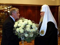 В Храме Христа Спасителя состоялась церемония поздравления Святейшего Патриарха Московского и всея Руси Алексия II с Днем интронизации В Храме Христа Спасителя состоялась церемония поздравления Святейшего Патриарха Московского и всея Руси Алексия II с Днем интронизации