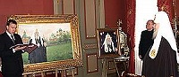 Эстонский художник Аапо Пукк передал Его Святейшеству два портрета, написанные по воспоминаниям о пребывании Святейшего Патриарха в Пюхтицком монастыре