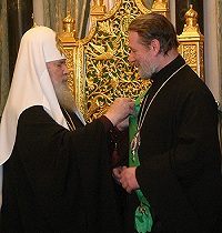 Святейший Патриарх Алексий вручил Блаженнейшему Митрополиту Христофору орден преподобного Сергия Радонежского, I степени Святейший Патриарх Алексий вручил Блаженнейшему Митрополиту Христофору орден преподобного Сергия Радонежского, I степени
