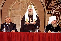 Святейший Патриарх Московский и всея Руси Алексий II принял участие в открытии и первом пленарном заседании церковно-общественного форума «Духовно-нравственные основы демографического развития России» Святейший Патриарх Московский и всея Руси Алексий II принял участие в открытии и первом пленарном заседании церковно-общественного форума «Духовно-нравственные основы демографического развития России»