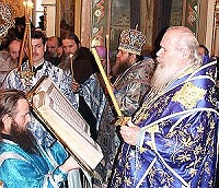 В канун праздника Благовещения Святейший Патриарх совершил Всенощное бдение на Московском подворье Пюхтицкого монастыря