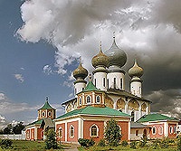 Первосвятительский визит Святейшего Патриарха Кирилла в Санкт-Петербургскую епархию начался с посещения Успенского монастыря в Тихвине