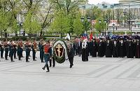 В канун празднования Дня Победы Святейший Патриарх Кирилл возложил венок к могиле Неизвестного солдата у Кремлевской стены