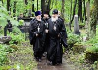 Святейший Патриарх Кирилл посетил Смоленское кладбище Санкт-Петербурга