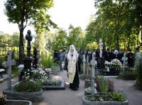 Святейший Патриарх Кирилл посетил Александро-Невскую лавру и Большеохтинское кладбище Санкт-Петербурга
