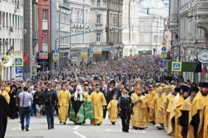 Святейший Патриарх Кирилл возглавил крестный ход, посвященный 700-летию начала служения в Москве святителя Петра, первого митрополита Московского