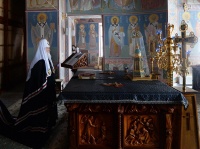 Во вторник первой седмицы Великого поста Святейший Патриарх Кирилл молился за уставным богослужением в Покровском ставропигиальном монастыре в Хотькове