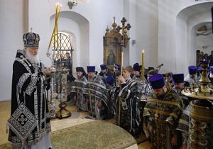 В понедельник Страстной седмицы Святейший Патриарх Кирилл совершил Литургию Преждеосвященных Даров в Донском ставропигиальном монастыре