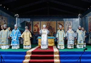 В праздник Казанской иконы Божией Матери Святейший Патриарх Кирилл совершил Литургию в Новоторжском Борисоглебском монастыре