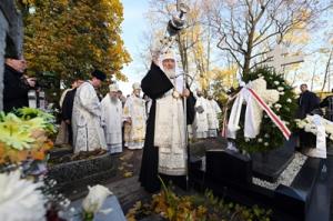 Предстоятель Русской Церкви совершил литию на могиле митрополита Никодима (Ротова)
