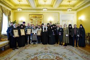 Святейший Патриарх Кирилл вручил награды сотрудникам Московской Патриархии, отметившим памятные даты